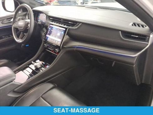 Used 2022 Jeep Grand Cherokee Overland w/ Luxury Tech Group IV AWD/4WD image 27