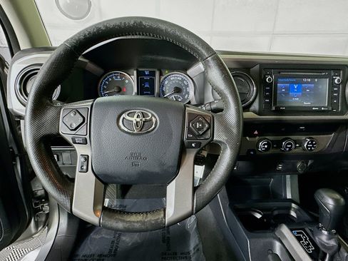 Used 2016 Toyota Tacoma SR5 w/ Towing Package RWD image 15