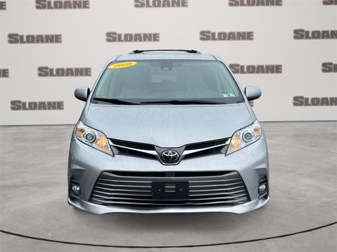 Used 2020 Toyota Sienna XLE w/ Carpet Mat Package image 8