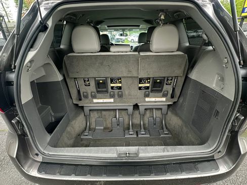 Used 2015 Toyota Sienna XLE AWD/4WD image 10