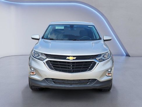 Used 2018 Chevrolet Equinox LT FWD image 2