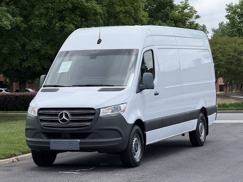 Used 2019 Mercedes-Benz Sprinter 170 Cargo image 2