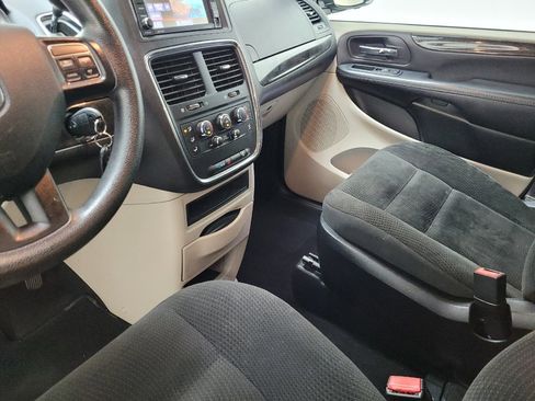 Used 2018 Dodge Grand Caravan SE FWD image 26