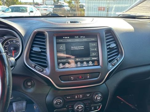 Used 2021 Jeep Cherokee Trailhawk w/ Comfort/Convenience Group image 32