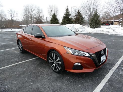 Used 2019 Nissan Altima 2.5 SR w/ SR Premium Package image 3