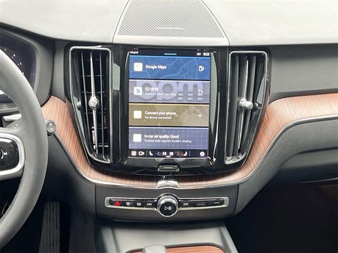 Used 2023 Volvo XC60 B5 Plus image 16