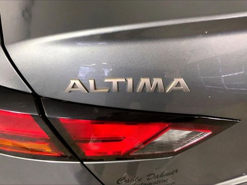 Used 2023 Nissan Altima 2.5 SV AWD/4WD image 8