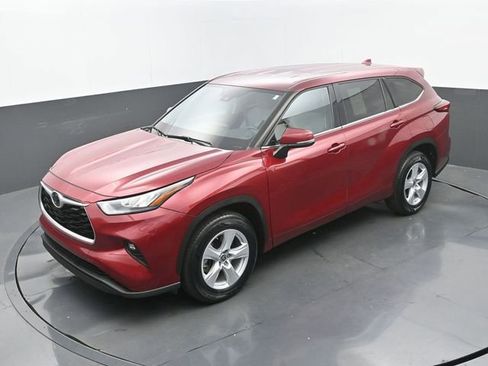 Used 2020 Toyota Highlander LE image 30