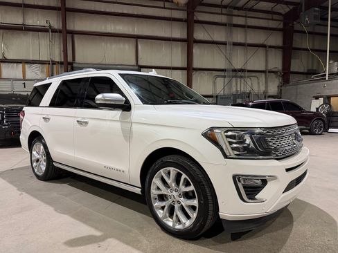 Used 2018 Ford Expedition Platinum RWD image 2