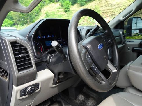 Used 2020 Ford F250 XL w/ STX Appearance Package AWD/4WD image 18