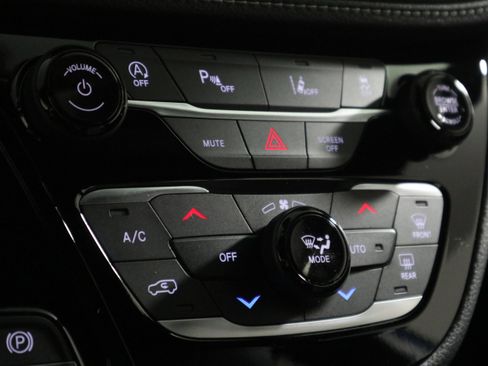 New 2026 Chrysler Pacifica Select image 27