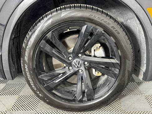 Used 2023 Volkswagen Tiguan SE R-Line FWD image 30