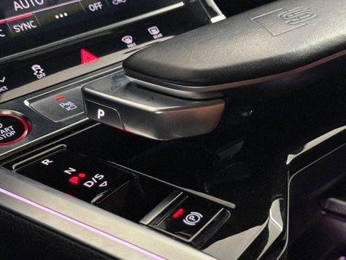 Used 2024 Audi SQ8 e-tron Premium Plus w/ Black Optic Package AWD/4WD image 17