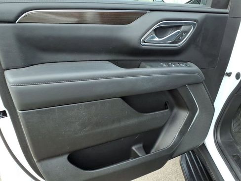 Used 2023 GMC Yukon SLE w/ Gmc Pro Safety Plus Package image 12