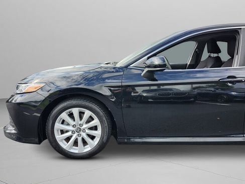 Used 2020 Toyota Camry LE image 38