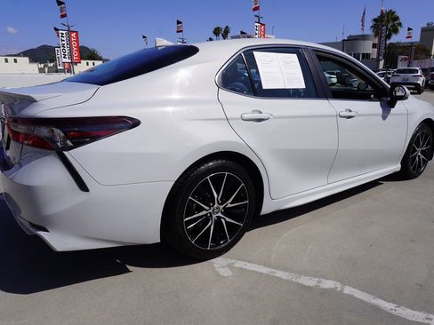 Used 2022 Toyota Camry SE w/ Audio Upgrade Package FWD image 7
