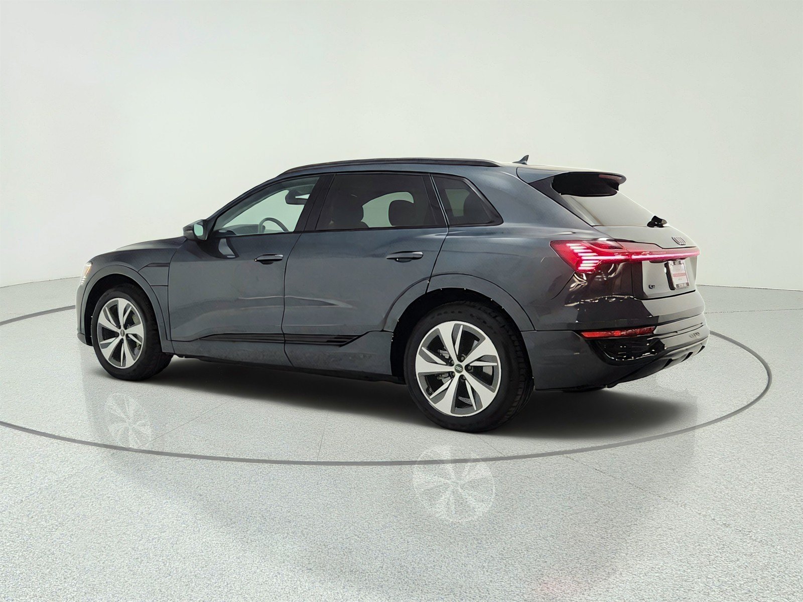 Used 2024 Audi Q8 e-tron Premium AWD/4WD image 7