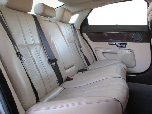 Used 2011 Jaguar XJ L image 17