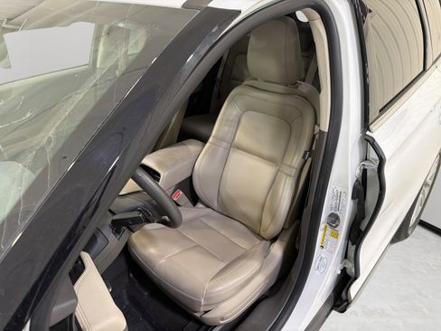 Used 2022 Lincoln Corsair FWD image 10
