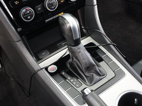 Used 2022 Volkswagen Passat 2.0T R-Line image 16