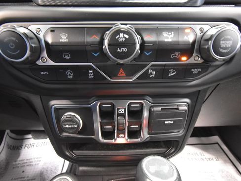 Used 2020 Jeep Wrangler Unlimited Sahara AWD/4WD image 16