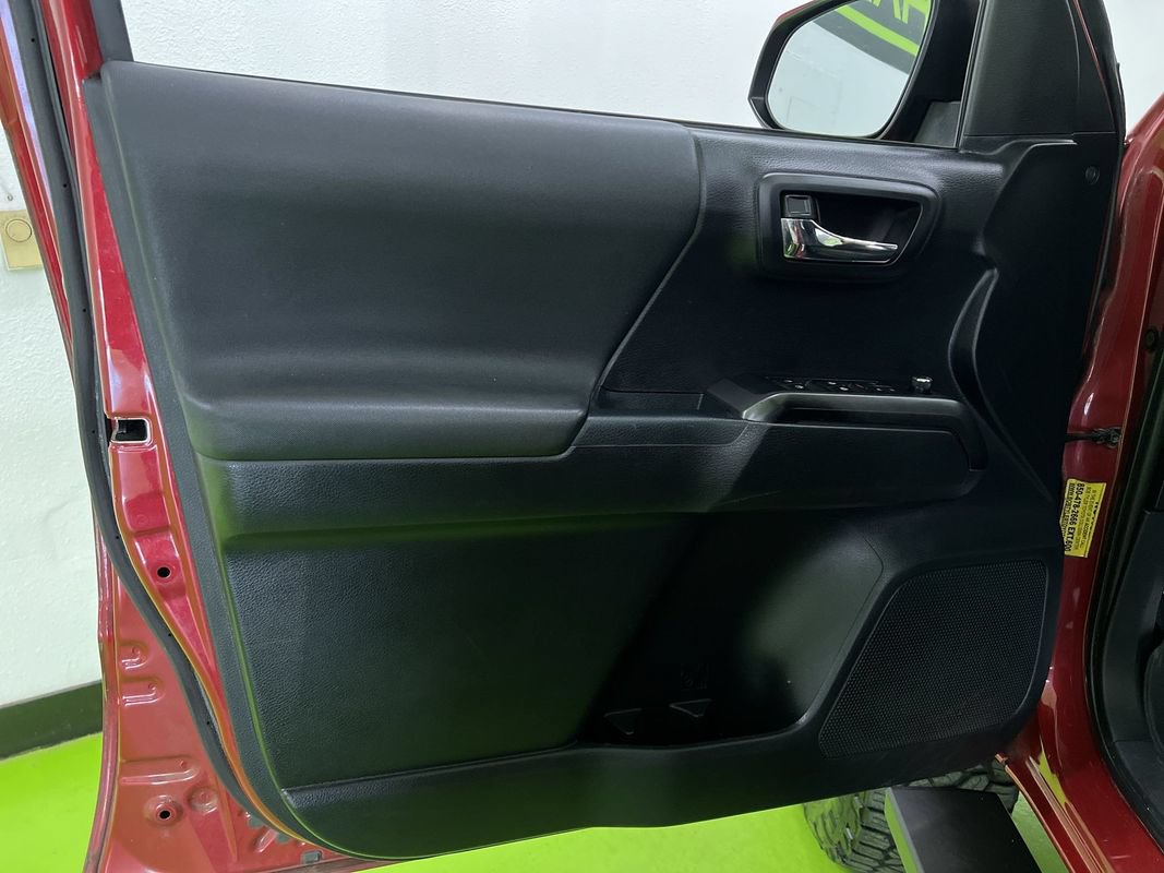 Used 2018 Toyota Tacoma TRD Sport AWD/4WD image 16