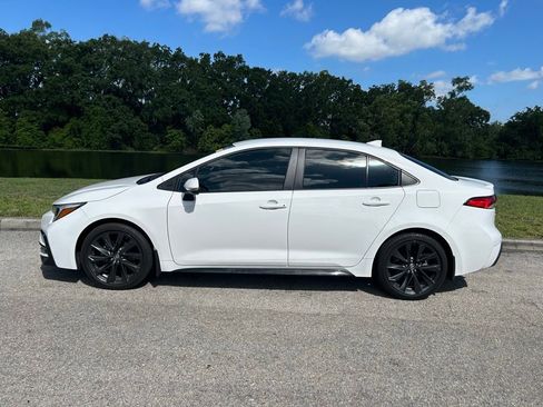 Certified 2025 Toyota Corolla SE FWD image 3