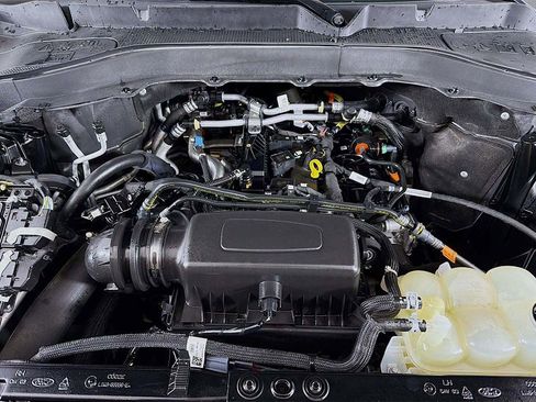 Used 2022 Ford Explorer XLT w/ Equipment Group 202A image 15