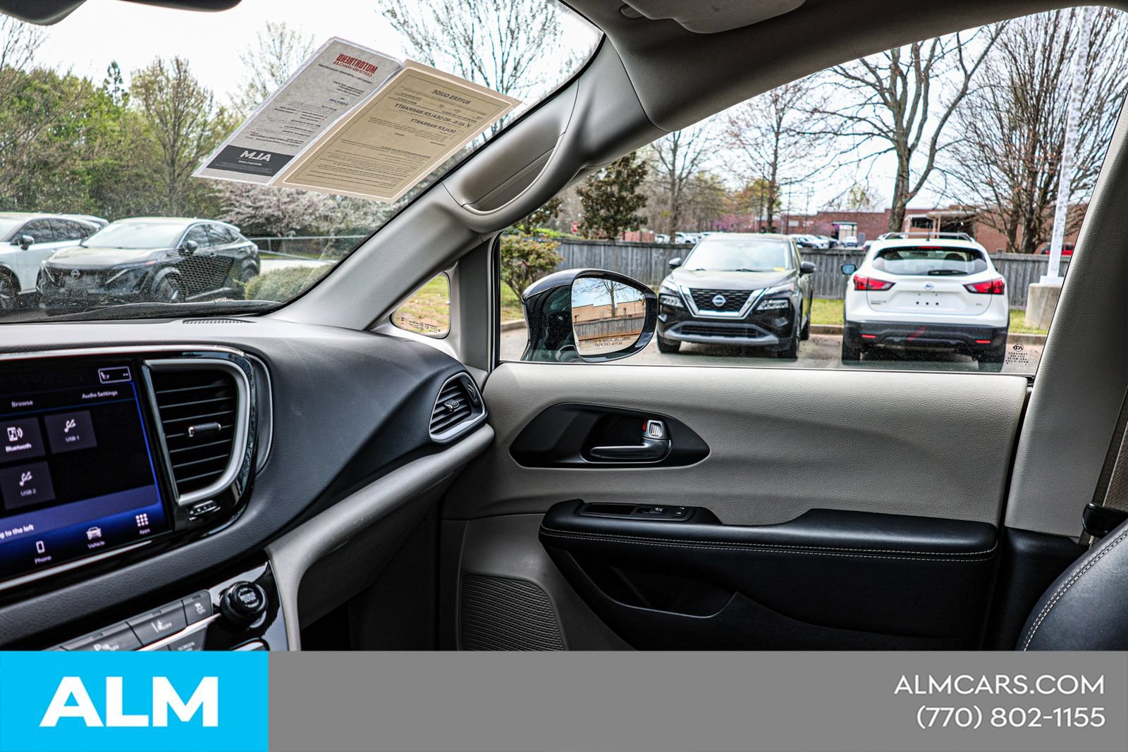 Used 2024 Chrysler Pacifica Touring-L FWD image 36