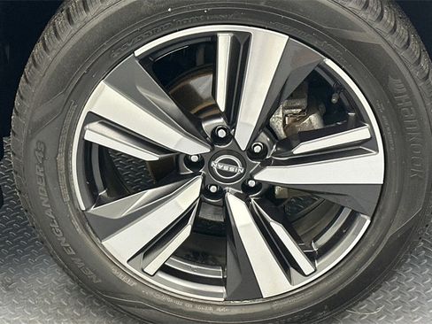 Certified 2023 Nissan Rogue Platinum w/ Platinum Premium Package image 21