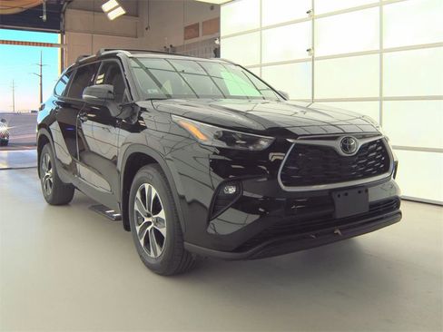 Used 2022 Toyota Highlander XLE image 5