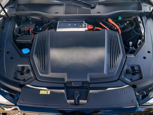 Used 2023 Audi e-tron Chronos w/ Chronos Package image 31