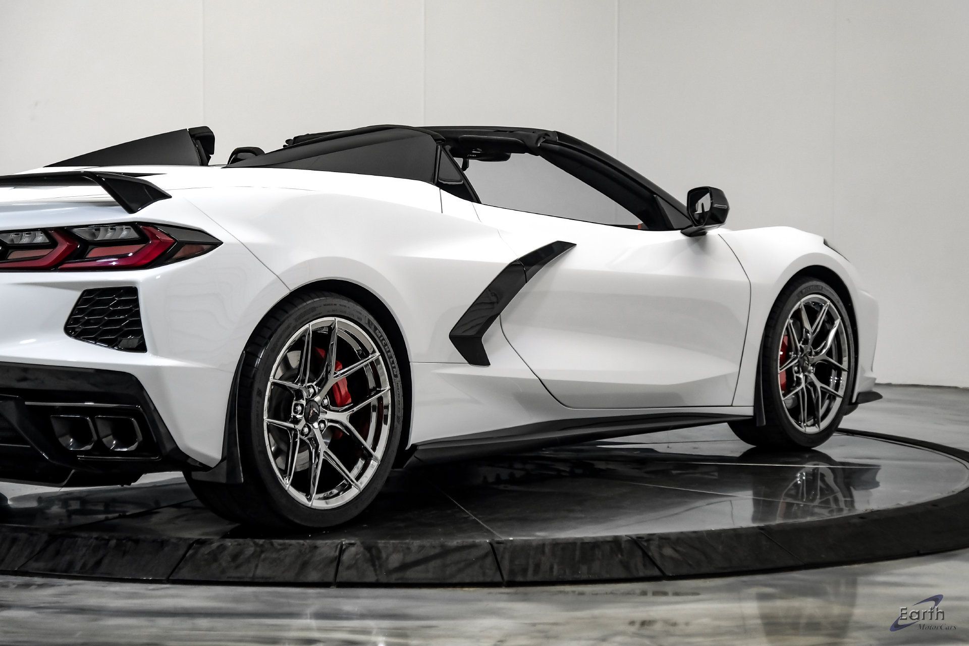 Used 2024 Chevrolet Corvette Stingray Premium Conv w/ Z51 Performance Package RWD image 24