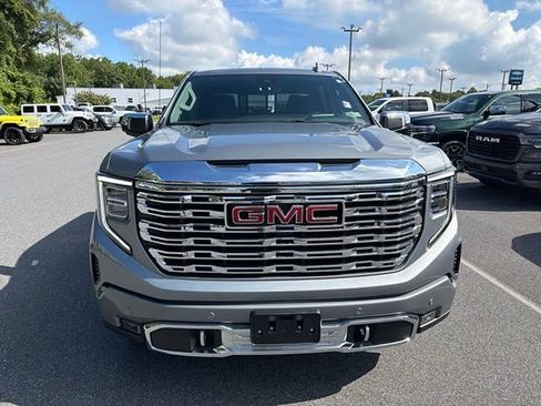 Used 2024 GMC Sierra 1500 Denali w/ Technology Package AWD/4WD image 9