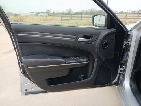 Used 2022 Chrysler 300 Touring w/ Sport Appearance Package image 14