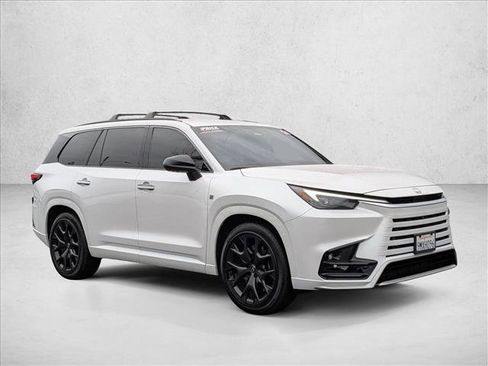 Used 2024 Lexus TX 500h TX 500h F SPORT Premium image 3