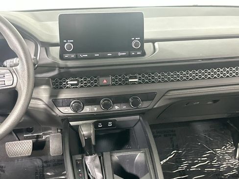 Used 2025 Honda Accord SE image 18