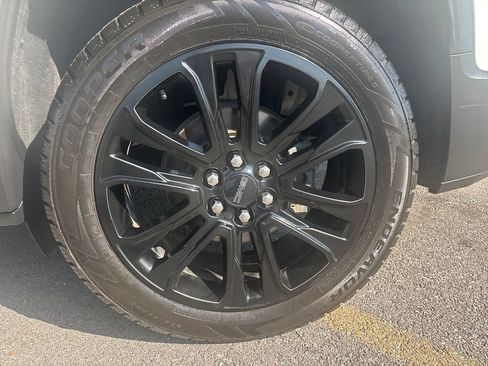 Used 2021 GMC Acadia SLE w/ Driver Convenience Package FWD image 32