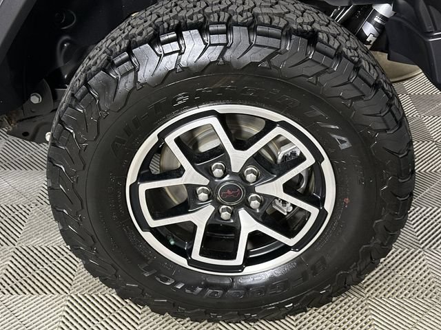 Used 2025 Jeep Wrangler Unlimited Rubicon w/ Convenience Group AWD/4WD image 34