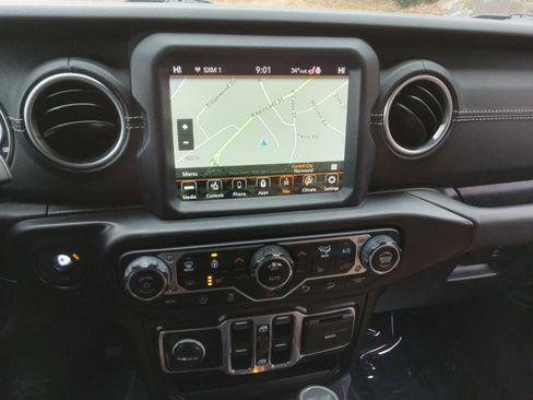 Used 2020 Jeep Wrangler Unlimited Sahara image 13
