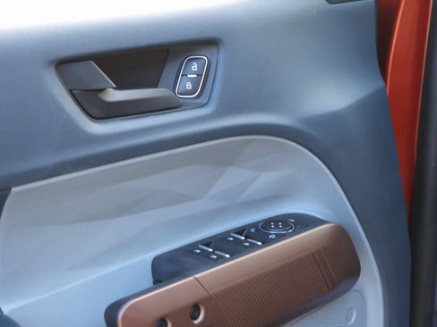 Used 2022 Ford Maverick Lariat w/ Equipment Group 500A Standard image 21