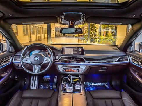 Used 2020 BMW 740i w/ M Sport Package image 3