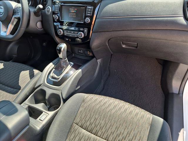 Used 2018 Nissan Rogue SV AWD/4WD image 20