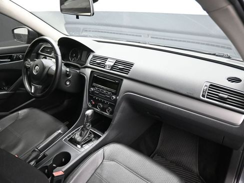 Used 2014 Volkswagen Passat 1.8T Wolfsburg Edition image 38