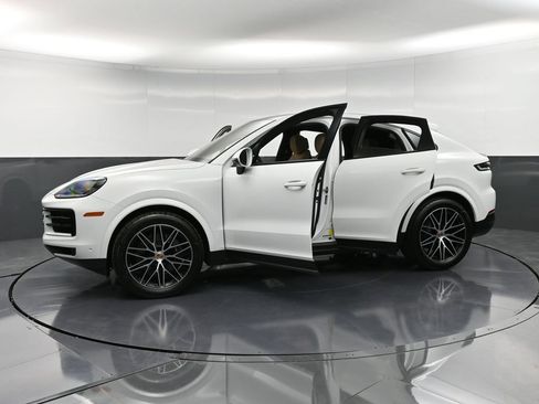 Certified 2025 Porsche Cayenne Coupe AWD/4WD image 38