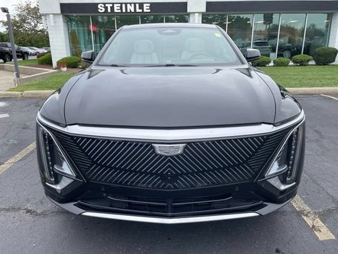 Used 2026 Cadillac Lyriq Signature Luxury RWD image 2