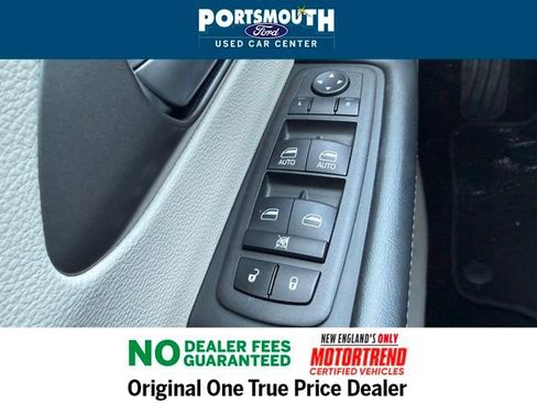 Used 2024 Chrysler Pacifica Touring-L image 24