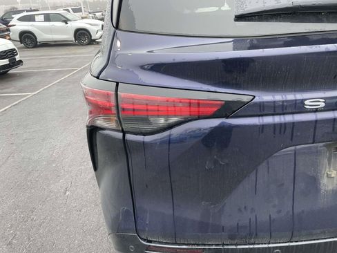 Used 2023 Toyota Sienna Platinum image 20