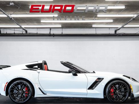 Used 2015 Chevrolet Corvette Z06 w/ 3LZ Preferred Equipment Group RWD image 7