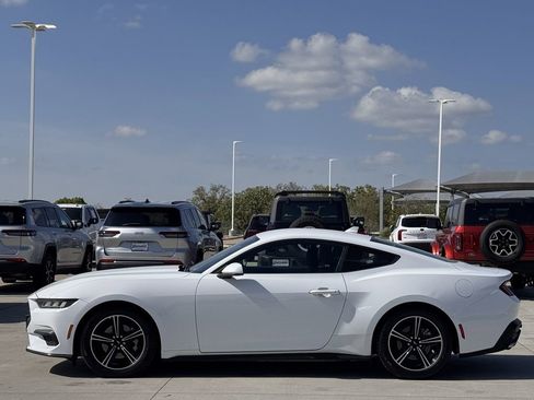 Used 2024 Ford Mustang Coupe RWD image 3